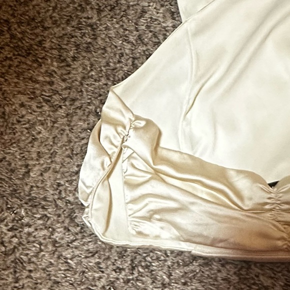 Beautiful satin halter crop top - Picture 4 of 7